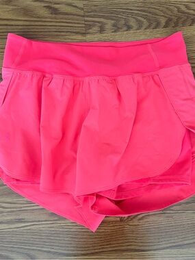 EUC women’s size Large Under Armour shorts